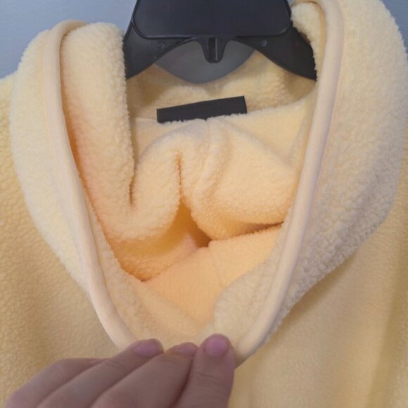 ESSENTIALS Fear of God Hoodie Yellow Sherpa Fleece Pullover β Size L β Oversized - Picture 3 of 15